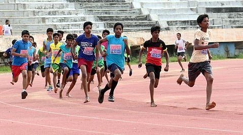 கோவையில் பள்ளி மாணவர்களுக்கு தடகளப் போட்டி