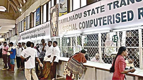 பொங்கலுக்கு சொந்த ஊர் செல்ல அரசு விரைவு பேருந்துகளில் டிக்கெட் முன்பதிவு தொடக்கம்: சிறப்பு பேருந்துகள் குறித்து விரைவில் ஆலோசனை