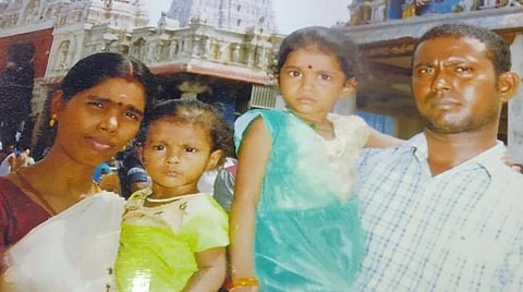 தற்கொலை செய்து கொண்ட அருண் தன் மனைவி, குழந்தைகளுடன்