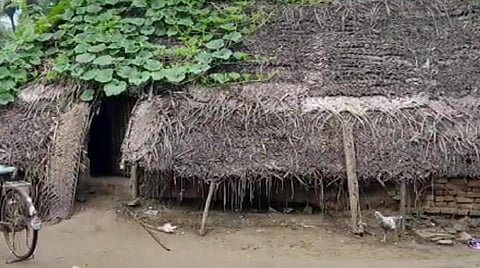 சிறுமிகளின் பாட்டி வீடு