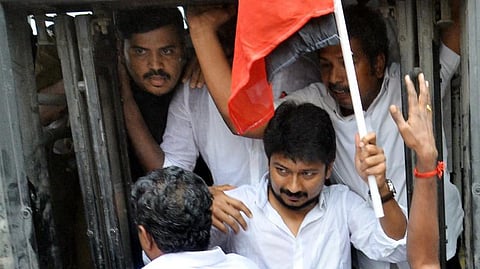 தமிழக அரசு மக்கள் மன்றத்தில் கைகட்டி பதில் சொல்லும் நாள் வரும்: உதயநிதி ஸ்டாலின்