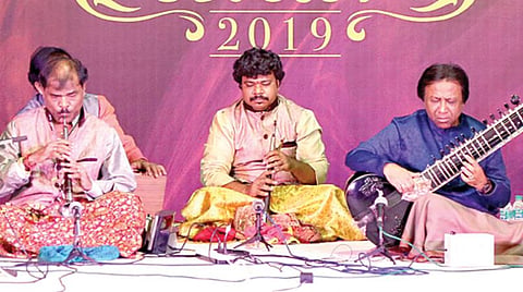 தான்சேன் அகாடமி விருது விழாவில் உஸ்தாத் ஷாகித் பர்வேஸ் கான் (சிதார்) - பண்டிட் பாலேஷ், கிருஷ்ணா பாலேஷ் (ஷெனாய்) வழங்கிய ஜுகல்பந்தி.