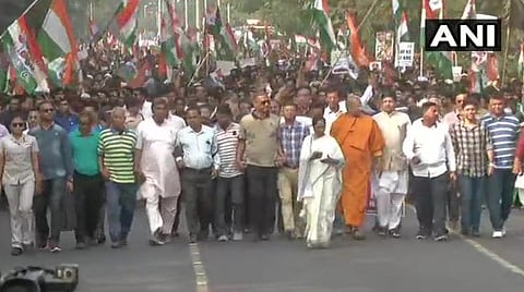 கொல்கத்தாவில் நடந்த பேரணியில் முதல்வர் மம்தா பானர்ஜி பங்கேற்க காட்சி : படம் ஏஎன்ஐ