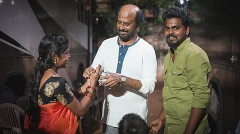 ரசிகைக்கு வளைகாப்பு அணிவித்த ரஜினி: குழந்தைக்கு ரஜினி குடும்பத்தினர் பெயரை வைக்க முடிவு