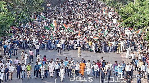 குடியுரிமை திருத்தச் சட்டத்துக்கு எதிராக முதல்வர்கள் மம்தா, பினராயி விஜயன் போராட்டம்: கொல்கத்தாவில் நடைபெற்ற கண்டனப் பேரணியில் ஆயிரக்கணக்கானோர் பங்கேற்பு