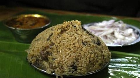 திண்டுக்கல் அருகே வாக்காளர்களை கவர பிரியாணி விருந்து: தடுத்து நிறுத்திய தேர்தல் அலுவலர்கள்