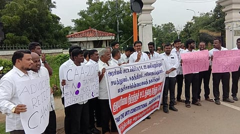 குடியுரிமை திருத்தச் சட்டத்துக்கு எதிர்ப்பு: மதுரையில் வழக்கறிஞர்கள் ஆர்ப்பாட்டம்