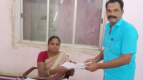 பாபநாசம் ஊராட்சி ஒன்றியம் இலுப்ப கோரை ஊராட்சி மன்ற தலைவராகப் போட்டியின்றித் தேர்வு செய்யப்பட்டுள்ள ராஜ்குமார்.