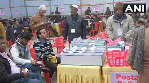 ராஞ்சி நகரில் வாக்கு எண்ணிக்கை விறுவிறுப்பாக நடந்து வரும் காட்சி : படம்|ஏஎன்ஐ