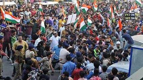 குடியுரிமை திருத்தச் சட்டத்திற்கு எதிர்ப்பு தெரிவித்து வியாழன் அன்று அகமதாபாத்தில் காங்கிரஸ் நடத்திய ஆர்ப்பாட்டம் | கோப்புப் படம்.