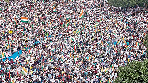 கர்நாடக தலைநகர் பெங்களூருவில் குடியுரிமை திருத்த சட்டத்துக்கு எதிராக பேரணி நடைபெற்றது. இதில் ஆயிரக்கணக்கானோர் பங்கேற்றனர்.