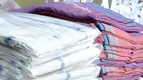 இலவச வேட்டி - சேலை திட்டத்தில் முறைகேடு புகார்: லஞ்ச ஒழிப்புத் துறை விசாரணைக்கு உயர் நீதிமன்றம் உத்தரவு