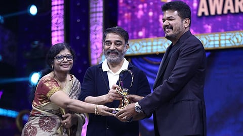அப்பாவுக்கும், ஷங்கருக்கும் உள்ள ஒற்றுமை: கே.பாலசந்தர் மகள் பேச்சு