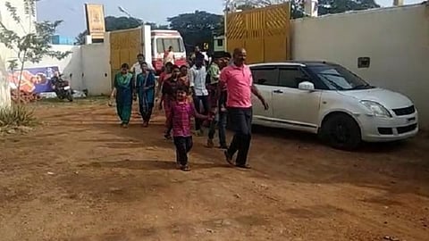 மன அழுத்தத்தைக் குறைக்க குடும்பத்துடன் ‘தர்பார்’ திரைப்படம் பார்த்து மகிழ்ந்த சிவகங்கை போலீஸார்: எஸ்.பி. சிறப்பு ஏற்பாடு