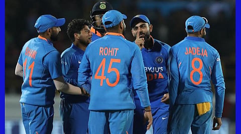 84 ரன்களுக்கு 7 விக்கெட்டுகளை இழந்த ஆஸி: திருப்புமுனை குல்தீப், ஜடேஜா; இந்தியா அபார வெற்றி:ராஜ்கோட் ராசி பலித்தது