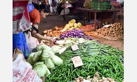 பொங்கல் பண்டிகையால் வரத்து குறைவு: கோயம்பேடு சந்தையில் காய்கறிகள் விலை உயர்வு