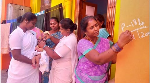 தமிழகம் முழுவதும் போலியோ மருந்து கொடுக்காத குழந்தைகளைக் கண்டறியும் பணி தீவிரம்: வீடு வீடாகச் சென்று விசாரணை