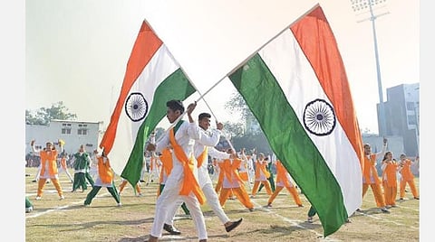 அனைத்து மக்களையும் காக்கும் குடியரசு