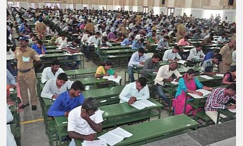 காவலர் தேர்விலும் முறைகேடு?- ஒரே மையத்தில் தேர்வு எழுதியவர்கள் அதிகமானோர் தேர்வானதாக குற்றச்சாட்டு