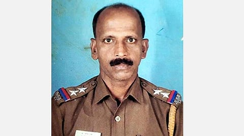 சிறப்பு எஸ்ஐ சுட்டுக் கொல்லப்பட்ட வழக்கின் தொடர்ச்சியாக காஜாமுகைதீன் மனைவியிடம் பெங்களூரு போலீஸ் விசாரணை