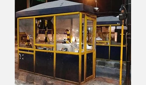 மோதலை தடுக்க துப்பாக்கி சூடு நடந்ததாக தகவல்; பரனூர் சுங்கச்சாவடியில் ரூ.18 லட்சம் மாயம்?- ஆதாரங்களுடன் மேலாளர் போலீஸில் புகார்