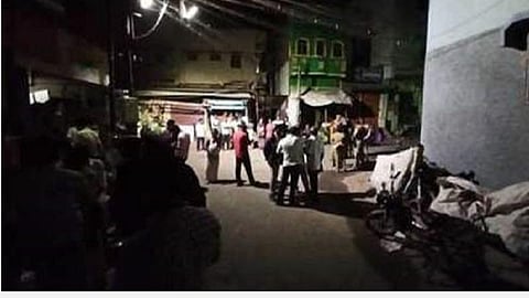 மதுரை மளிகைக் கடைக்குள் பெட்ரோல் குண்டு வீசி உரிமையாளரை வெட்டிய கும்பல் தப்பியோட்டம்: பொங்கல் விழாவை தட்டிக்கேட்டதால் ஆத்திரமா?