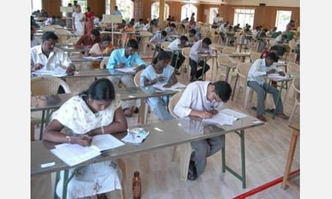 குரூப்-4 தேர்வு விவகாரத்தைத் தொடர்ந்து குரூப்-2ஏ தேர்வு முறைகேட்டில் அரசு ஊழியர்கள் 2 பேர் கைது; இடைத்தரகர் ஜெயக்குமார் ஆந்திராவில் பதுங்கல்