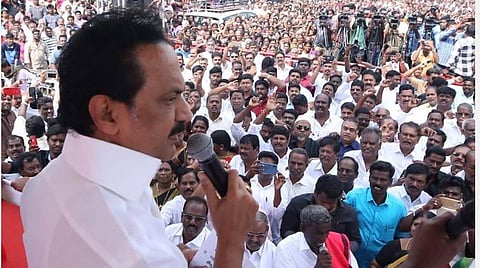 குடியுரிமைச் சட்டத்தை எதிர்த்து திமுக சார்பில் கையெழுத்து இயக்கம்: சென்னையில் ஸ்டாலின் தொடங்கி வைத்தார் 
