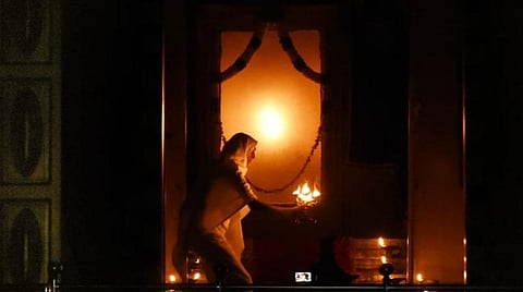 ஏழு திரைகள் நீக்கி ஜோதி தரிசனம், படம்: எம்.சாம்ராஜ்