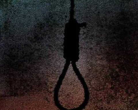 குழந்தைகளுக்கு பாலியல் வன்கொடுமை செய்வோரை மக்கள் முன்னிலையில் தூக்கிலிட வேண்டும்: பாக். நாடாளுமன்றத்தில் தீர்மானம் 