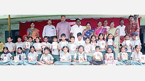 உயர் நீதிமன்ற மதுரை கிளையில் நடைபெற்ற குடியரசு தினவிழா கலை நிகழ்ச்சியில் பங்கேற்ற யா.ஒத்தக்கடை தொடக்கப் பள்ளி மாணவ, மாணவிகள்.
