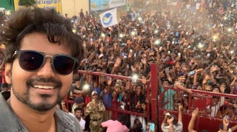 ஒரு செல்ஃபியால் இந்திய அளவில் ட்ரெண்டாகும் 3 ஹேஷ்டேகுகள்