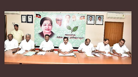 ஆலோசனைக் கூட்டத்தில் முதல்வர், துணை முதல்வர் உள்ளிட்டோர்.