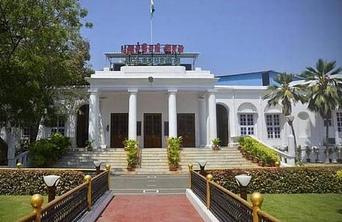 புதுச்சேரியில் சிறப்பு சட்டப்பேரவைக் கூட்டம் தொடங்கியது