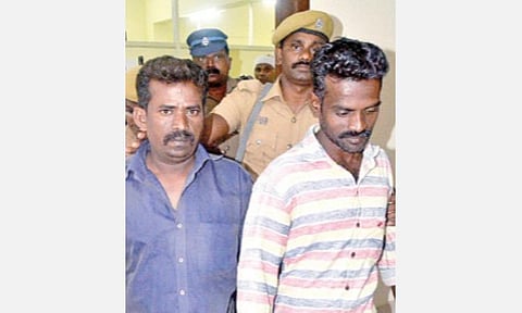 தூக்கு தண்டனை விதிக்கப்பட்ட வசந்தகுமார், ராஜேஷ்.
