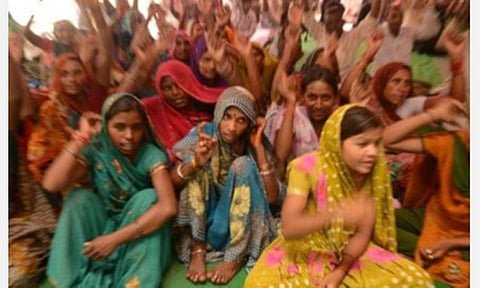பெண்களின் போட்டிகளுக்குள் குளிர்காயும் ஆண்கள்