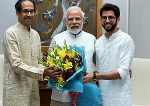 பிரதமர் மோடியை இன்று சந்தித்த மகாராஷ்டிரா முதல்வர் உத்தவ் தாக்கரே அவரின் மகன் ஆதித்யா தாக்கரே : படம் ஏஎன்ஐ
