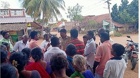 பல லட்சம் ரூபாய் பரிசுத் தொகையுடன் அறிவிக்கப்பட்ட கபடி போட்டிக்கு போலீஸார் அனுமதி மறுப்பு: கிராம மக்கள் உண்ணாவிரதம்