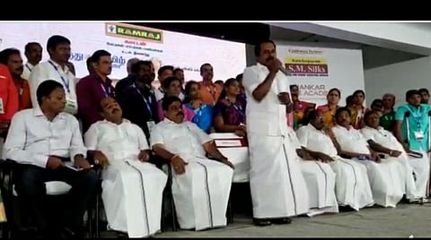 விருது பெற்ற ஆசிரியர்களின் சிறப்புகளைப் பார்த்து வியந்து போனேன்:  'அன்பாசிரியர்' விருது விழாவில் அமைச்சர் செங்கோட்டையன் பாராட்டு