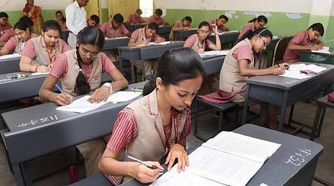 அரசு பொதுத் தேர்வு எழுதும் மாணவ, மாணவிகளுக்கு தன்னம்பிக்கை நிகழ்ச்சி