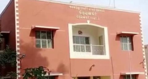 கிருஷ்ணகிரி அனைத்து மகளிர் காவல் நிலையம்.