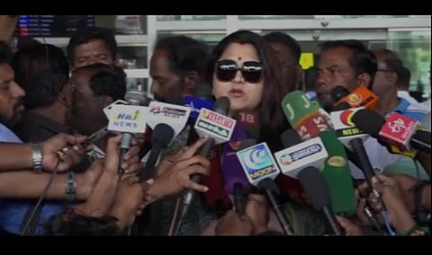 என்ஆர்சியை அமல்படுத்துவது குறித்து பிரதமரும், அமித் ஷாவும் இரண்டுவிதக் கருத்து சொல்வது ஏன்?-குஷ்பு கேள்வி