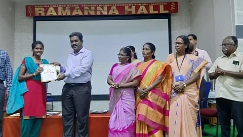 மதுரையில் 2018-19-ம் கல்வி ஆண்டில் 10, பிளஸ் 2 வகுப்பில் சிறந்து விளங்கிய மாணவர்களுக்கு காமராஜர் விருது: மாவட்ட முதன்மை கல்வி அலுவலர் வழங்கினார்