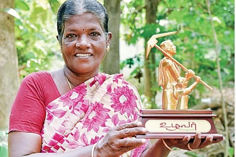 மண் புழு உரத்தால் மகுடம் சூடிய மனோன்மணி!