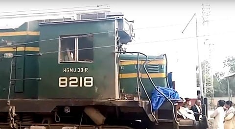 விபத்து நடந்த ரோஹ்ரி ரயில் நிலையம் அருகான ஆளில்லா கிராஸிங்.