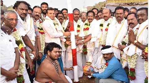 மதுரை தமுக்கம் மைதானத்தில் மாநில அளவிலான கபடி விளையாட்டுப் போட்டிகளுக்கான கால்கோள் விழா: அமைச்சர்கள் பங்கேற்பு 