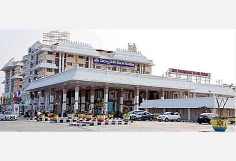 திருச்சானூரில் கட்டப்பட்டுள்ள பத்மாவதி பக்தர்கள் தங்கும் விடுதி.
