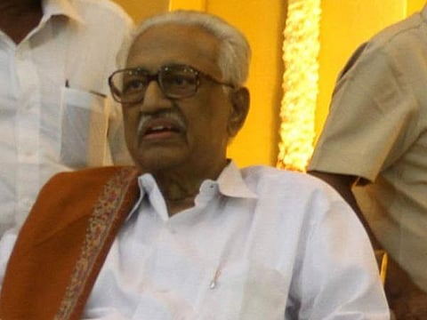 தமிழ்ப் புலமை, பெருந்தன்மை, கொள்கை மாறா நட்பு: அன்பழகன் மறைவுக்கு ஓபிஎஸ், ஈபிஎஸ் புகழாஞ்சலி