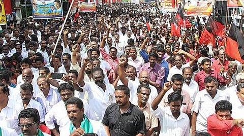 க.அன்பழகன் மறைவு: திமுக தொண்டர்கள் ஏமாற்றம்