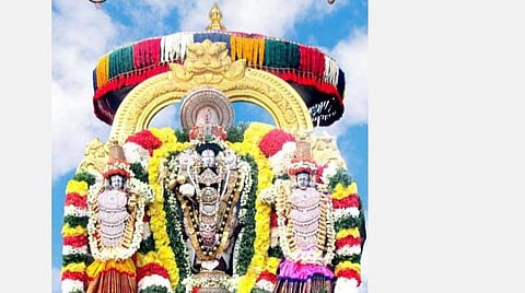 குளத்தில் விளக்கு; திருக்கோஷ்டியூர் தெப்ப பிரார்த்தனை! 